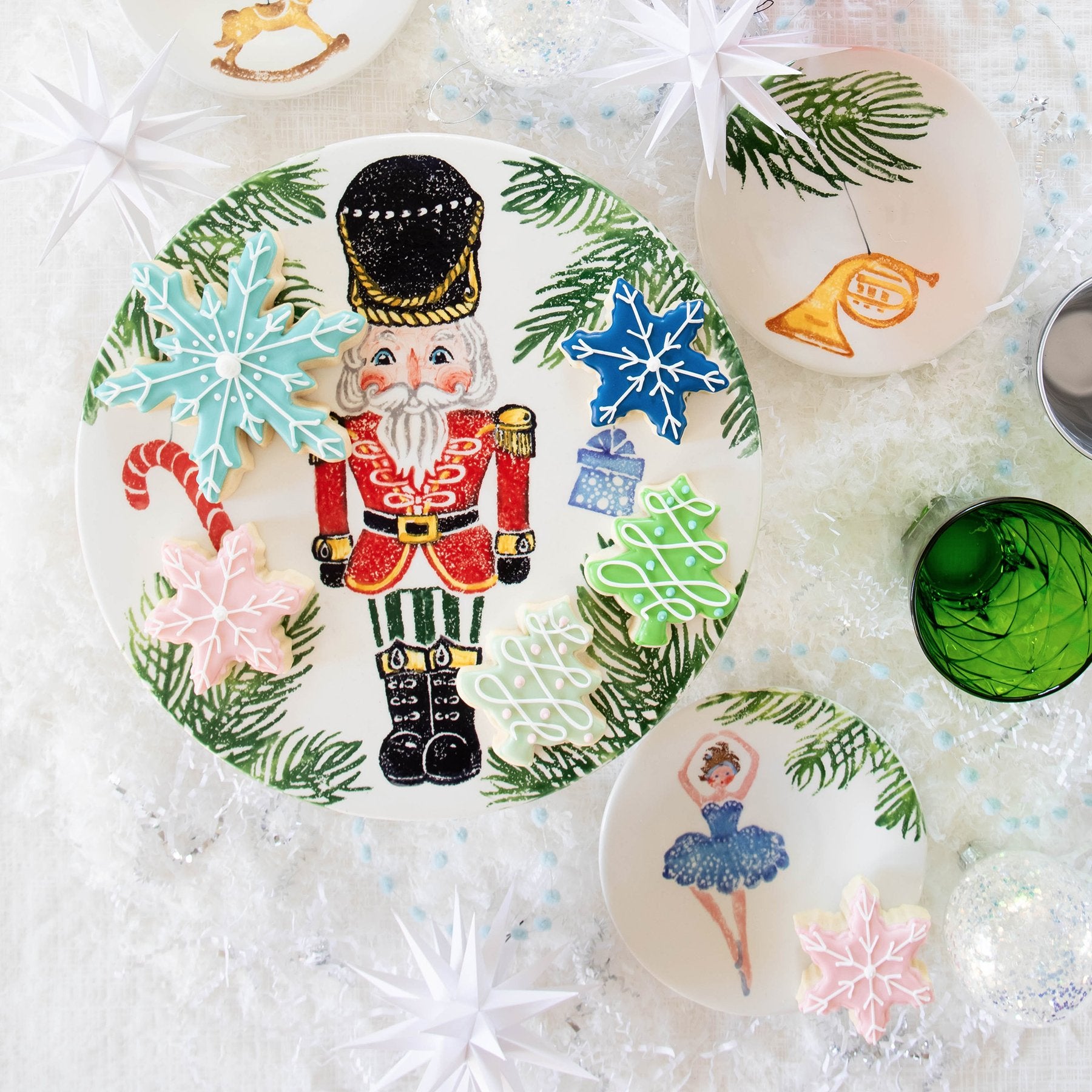 VIETRI: NUTCRACKERS CAKE STAND - artisticaitalian.com