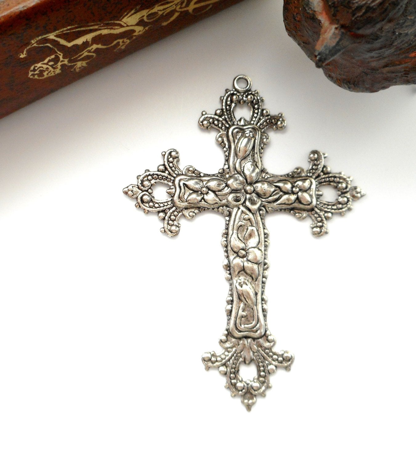 MONDIAL CANDLES: BIANCA Collection - Porcelain Container Candle with Antique Silver Crucifix - artisticaitalian.com