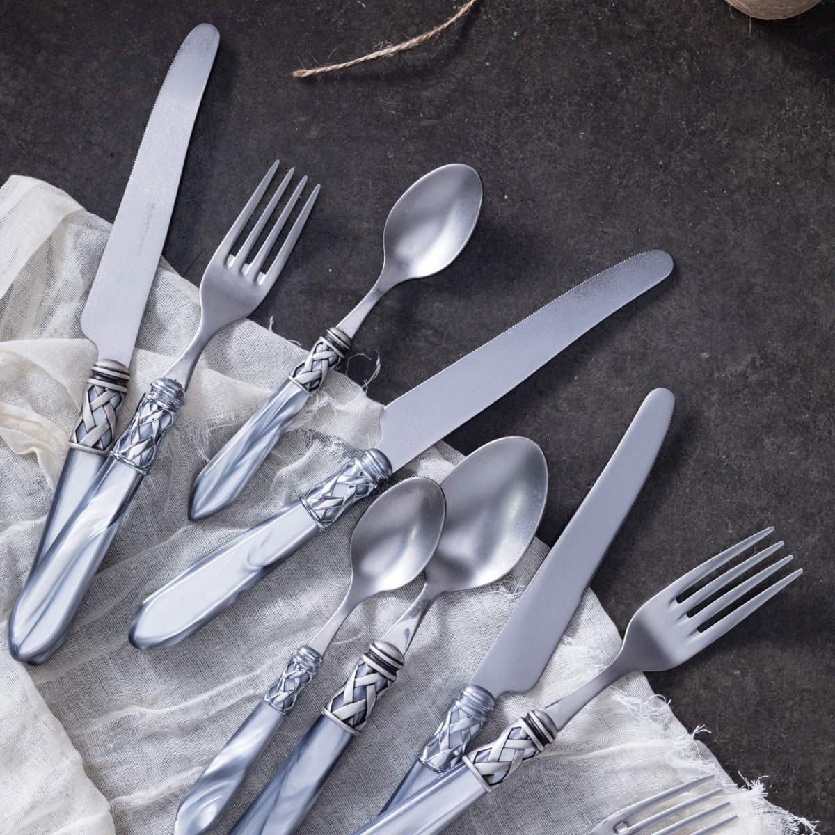 VIETRI: Aladdin Five-Piece Place Setting LIGHT GRAY - artisticaitalian.com